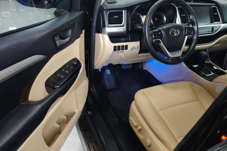 Used Toyota Highlander 2018 2.0T Four-Wheel Drive Elite Edition 7 Seats China VI Standard Driver Seat