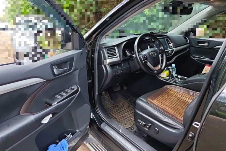 Used Toyota Highlander 2018 2.0T Four-Wheel Drive Luxury Version 7 Seats China VI Standard Driver Seat