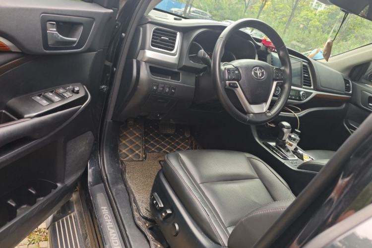 Used Toyota Highlander 2018 2.0T Four-Wheel Drive Prestige Version 7 Seats China V Emission Standard Driver Seat