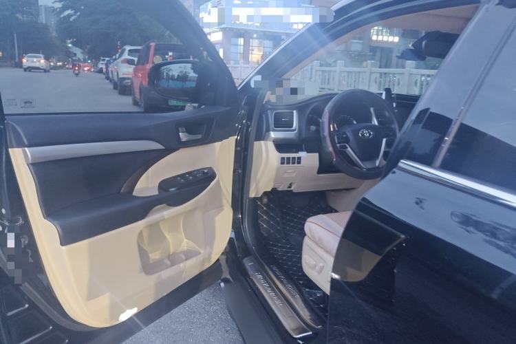 Used Toyota Highlander 2018 2.0T Four-Wheel Drive Prestige Version 7 Seats China V Emission Standard Driver Seat
