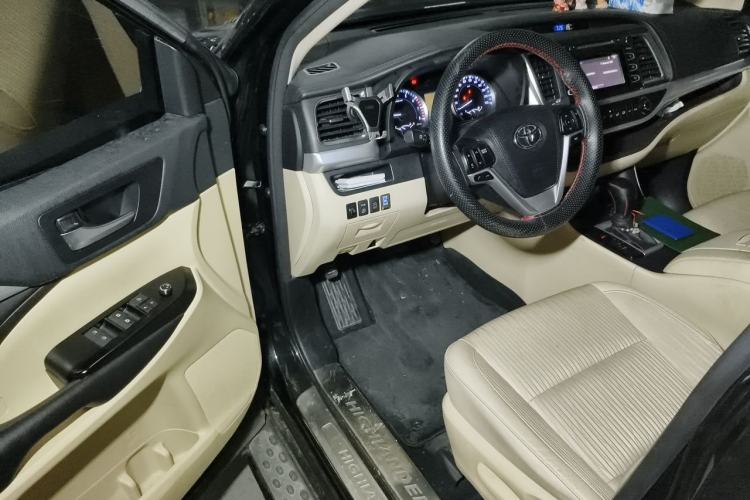 Used Toyota Highlander 2018 2.0T Two-Wheel Drive Elite Edition 5 Seats Emission Standard China V Driver Seat