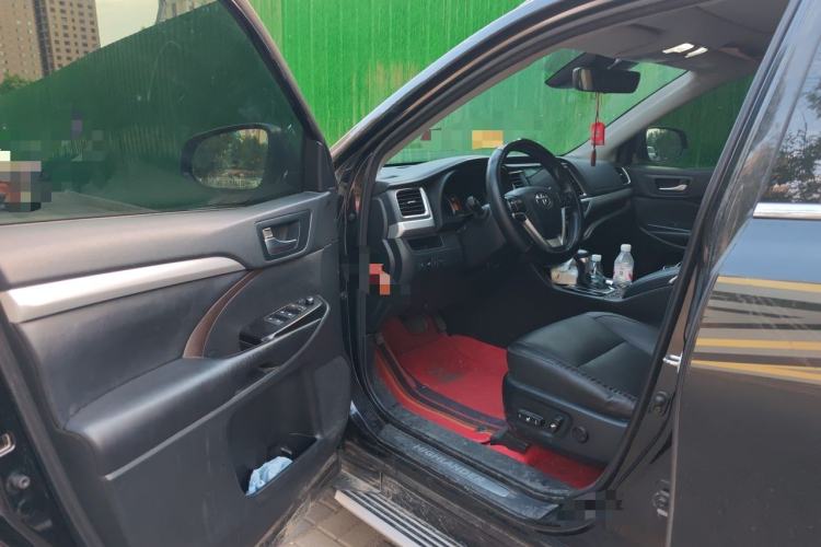 Used Toyota Highlander 2018 2.0T Four-Wheel Drive Luxury Edition 7 Seats China V Emission Standard Driver Seat