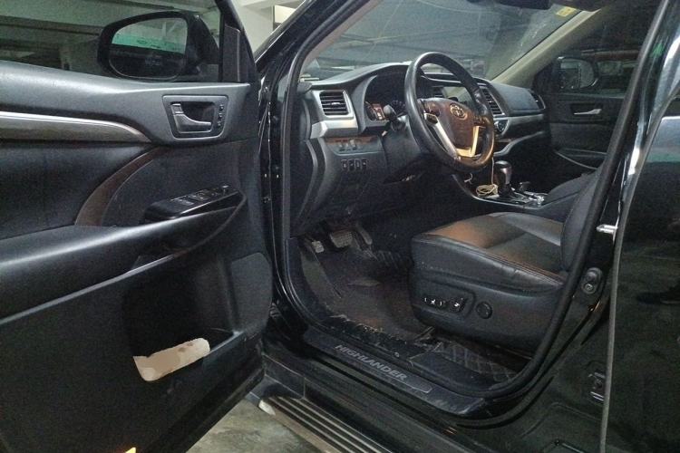 Used Toyota Highlander 2018 2.0T Four-Wheel Drive Prestige Version 7 Seats China V Emission Standard Driver Seat