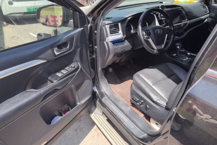 Used Toyota Highlander 2018 2.0T Four-Wheel Drive Knight Edition 7 Seats China VI Standard Driver Seat