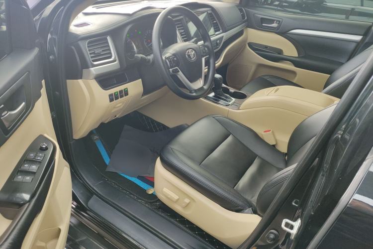 Used Toyota Highlander 2018 2.0T Four-Wheel Drive Elite Edition 7 Seats China VI Standard Driver Seat