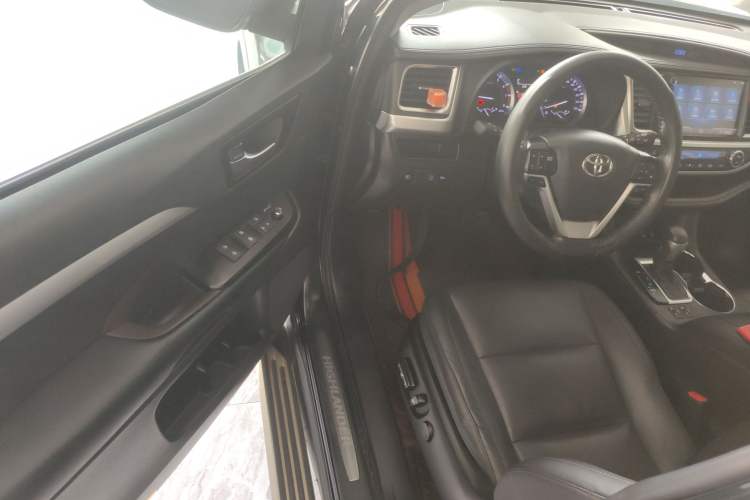 Used Toyota Highlander 2018 2.0T Four-Wheel Drive Luxury Version 7 Seats China VI Standard Driver Seat