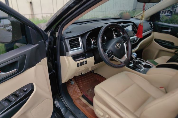Used Toyota Highlander 2018 2.0T Four-Wheel Drive Luxury Edition 7 Seats China V Emission Standard Driver Seat