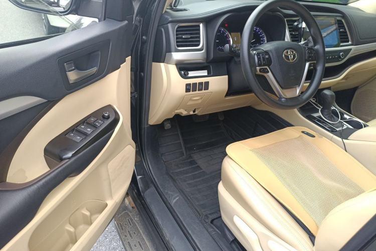 Used Toyota Highlander 2018 2.0T Two-Wheel Drive Elite Edition 7 Seats China VI Standard Driver Seat