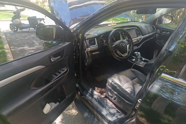 Used Toyota Highlander 2018 2.0T Four-Wheel Drive Prestige Version 7 Seats China VI Standard Driver Seat