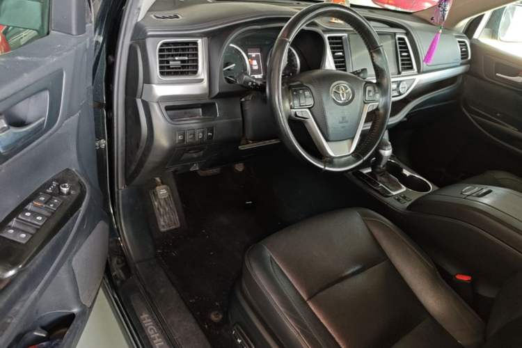 Used Toyota Highlander 2018 2.0T Four-Wheel Drive Prestige Version 7 Seats China VI Standard Driver Seat