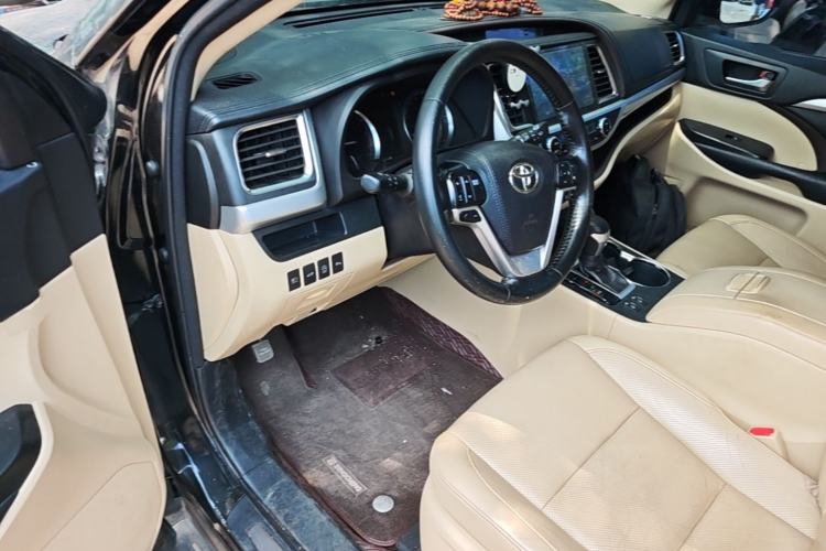 Used Toyota Highlander 2018 2.0T Four-Wheel Drive Luxury Version 7 Seats China VI Standard Driver Seat