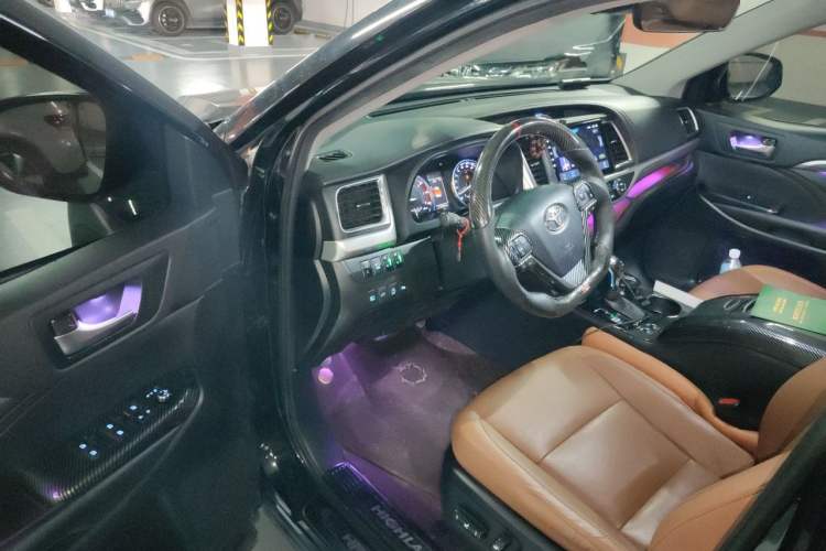 Used Toyota Highlander 2018 2.0T Four-Wheel Drive Knight Edition 7 Seats China VI Standard Driver Seat