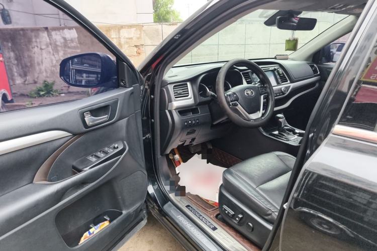 Used Toyota Highlander 2018 2.0T Four-Wheel Drive Luxury Edition 7 Seats China V Emission Standard Driver Seat