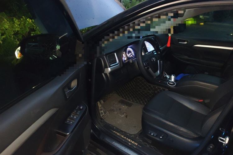 Used Toyota Highlander 2018 2.0T Four-Wheel Drive Prestige Version 7 Seats China VI Standard Driver Seat