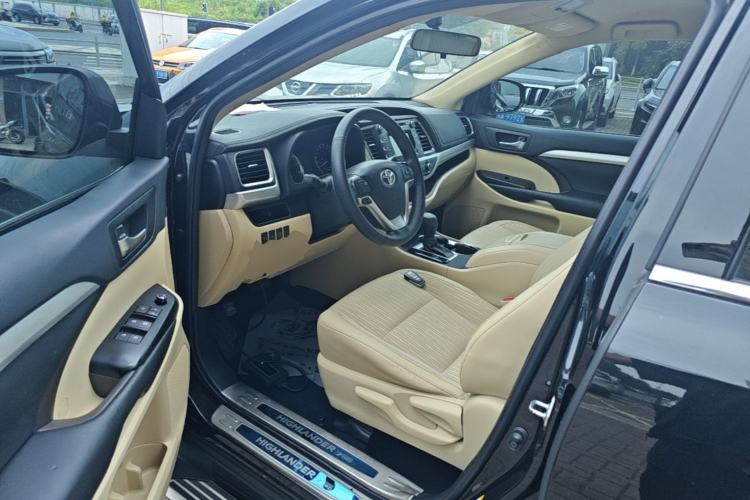 Used Toyota Highlander 2018 2.0T Two-Wheel Drive Elite Version 5 Seats China VI Standard Driver Seat