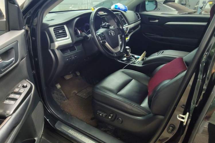 Used Toyota Highlander 2018 2.0T Four-Wheel Drive Prestige Version 7 Seats China VI Standard Driver Seat
