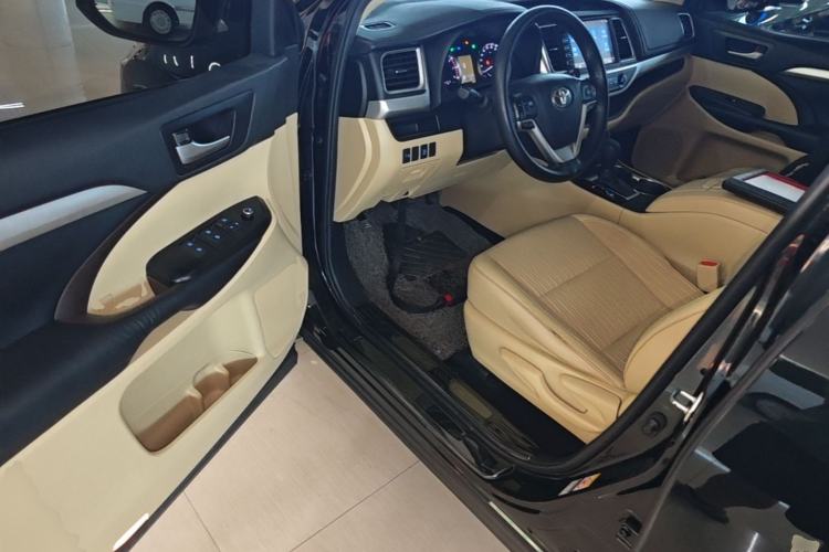 Used Toyota Highlander 2018 2.0T Four-Wheel Drive Elite Edition 7 Seats China VI Standard Driver Seat