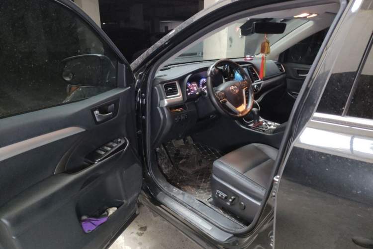 Used Toyota Highlander 2018 2.0T Four-Wheel Drive Prestige Version 7 Seats China VI Standard Driver Seat