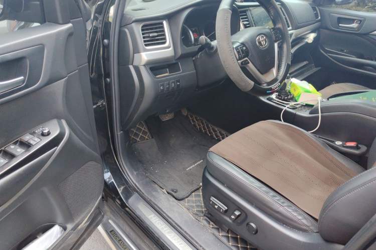 Used Toyota Highlander 2018 2.0T Four-Wheel Drive Prestige Version 7 Seats China VI Standard Driver Seat