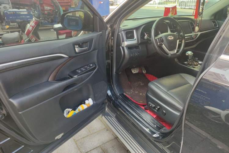 Used Toyota Highlander 2018 2.0T Four-Wheel Drive Prestige Version 7 Seats China VI Standard Driver Seat