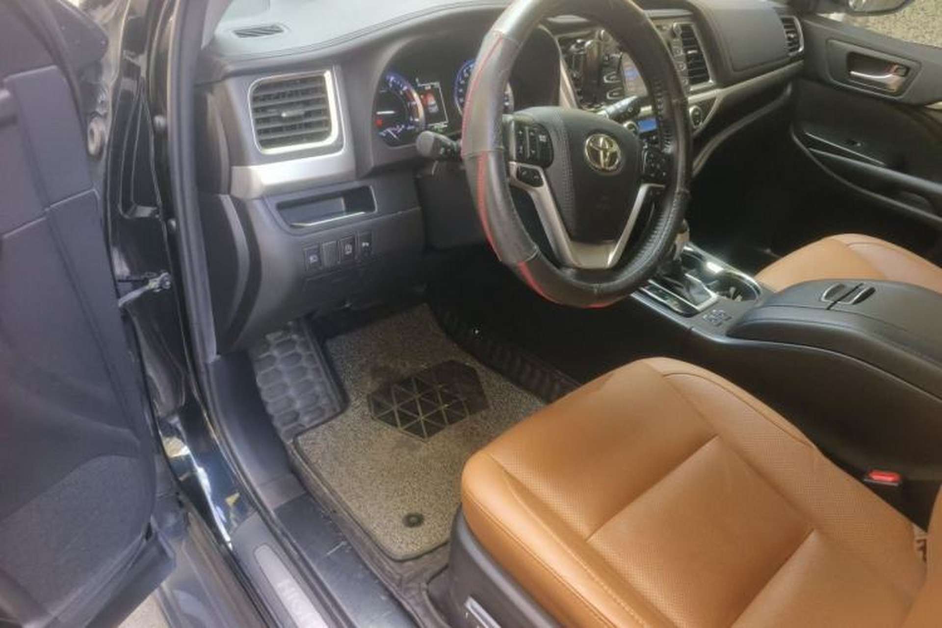 Used Toyota Highlander 2018 2.0T Four-Wheel Drive Knight Edition 7 Seats China VI Standard Driver Seat