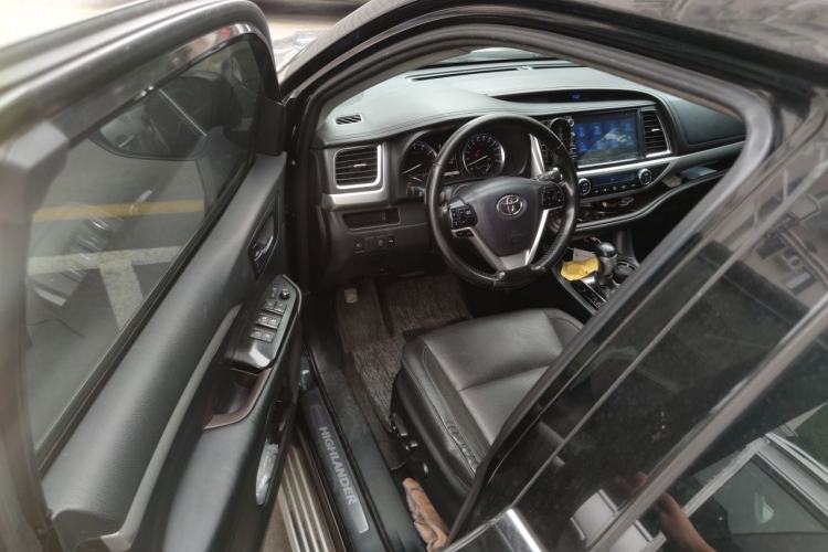 Used Toyota Highlander 2018 2.0T Four-Wheel Drive Luxury Edition 7 Seats China V Emission Standard Driver Seat