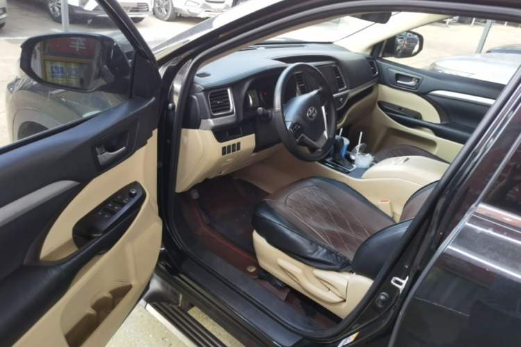 Used Toyota Highlander 2018 2.0T Four-Wheel Drive Elite Edition 7 Seats China VI Standard Driver Seat