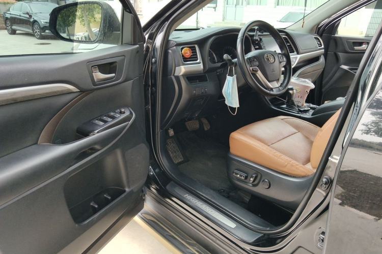Used Toyota Highlander 2018 2.0T Four-Wheel Drive Knight Edition 7 Seats China VI Standard Driver Seat