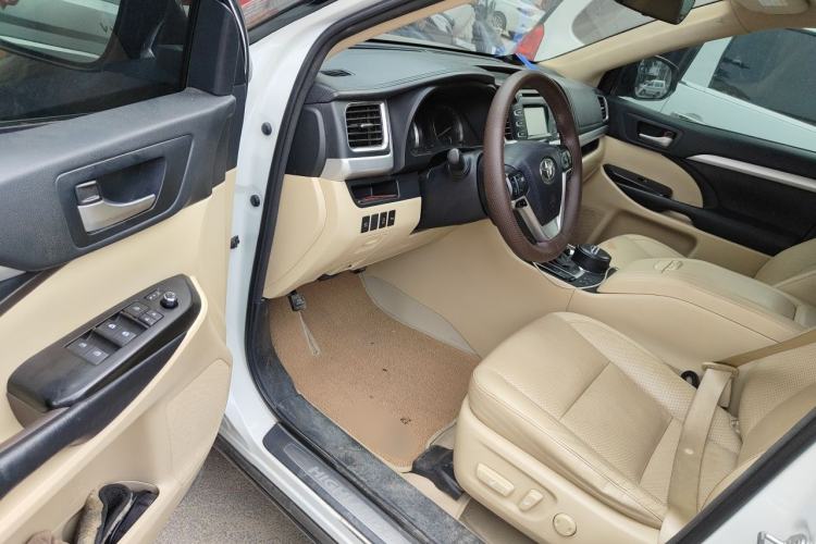 Used Toyota Highlander 2018 2.0T Four-Wheel Drive Luxury Edition 7 Seats China V Emission Standard Driver Seat