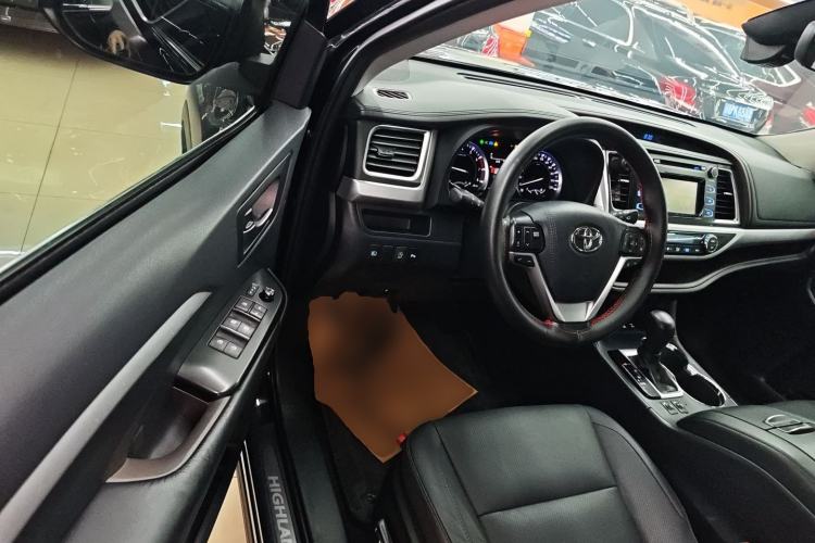 Used Toyota Highlander 2018 2.0T Four-Wheel Drive Luxury Version 7 Seats China VI Standard Driver Seat