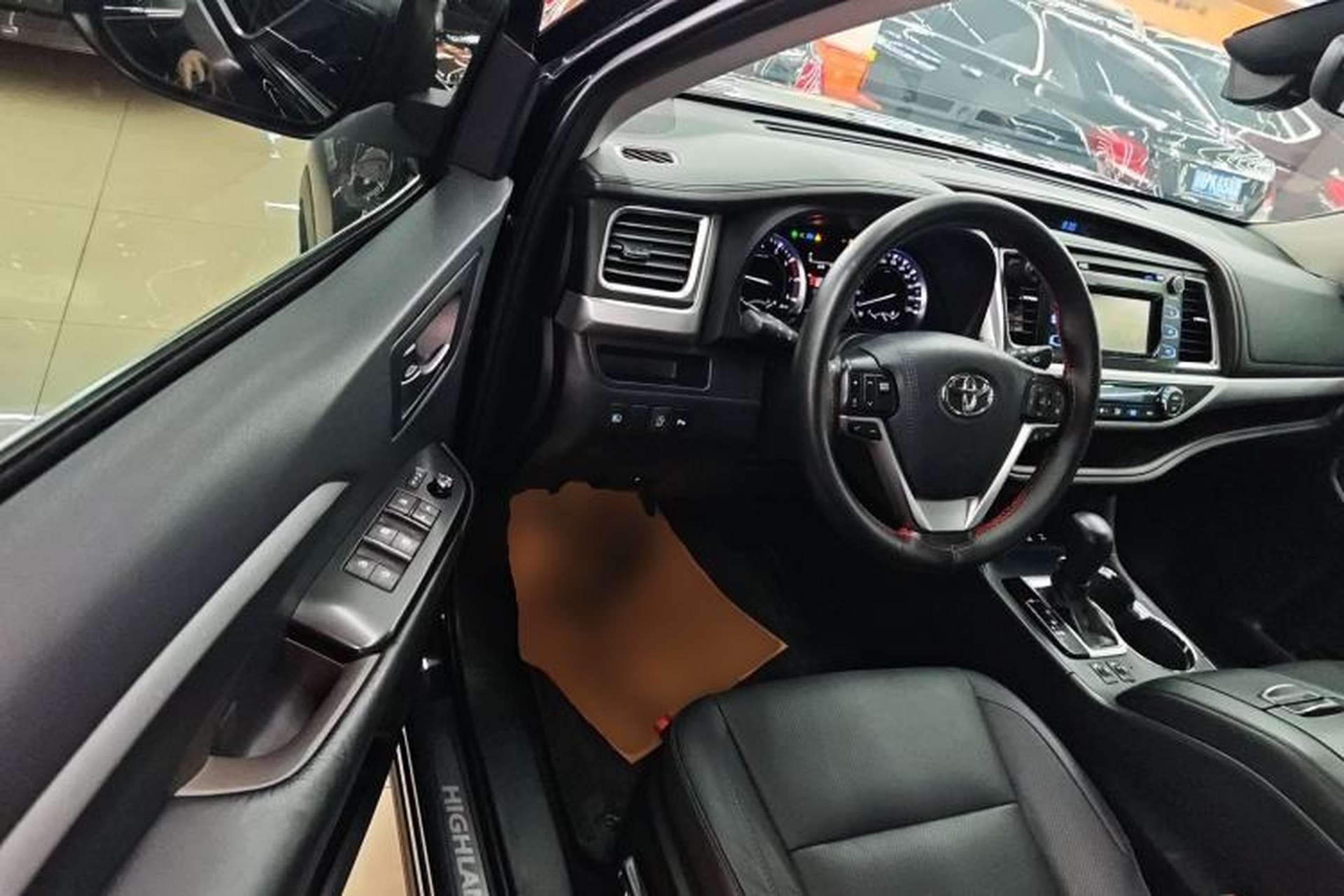 Used Toyota Highlander 2018 2.0T Four-Wheel Drive Luxury Version 7 Seats China VI Standard Driver Seat
