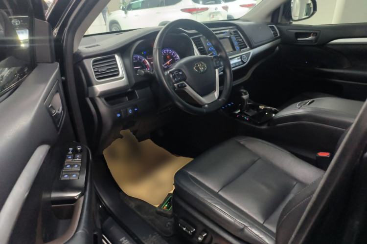 Used Toyota Highlander 2018 2.0T Four-Wheel Drive Luxury Edition 7 Seats China V Emission Standard Driver Seat