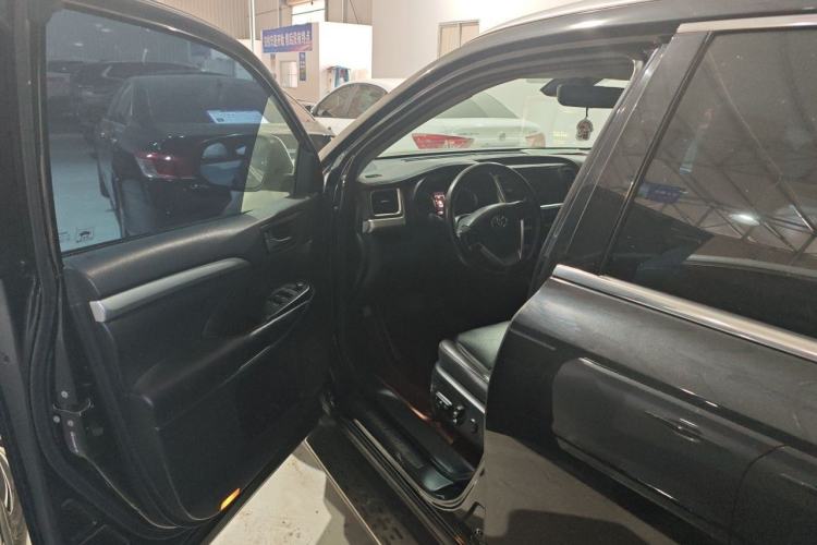 Used Toyota Highlander 2018 2.0T Four-Wheel Drive Luxury Edition 7 Seats China V Emission Standard Driver Seat