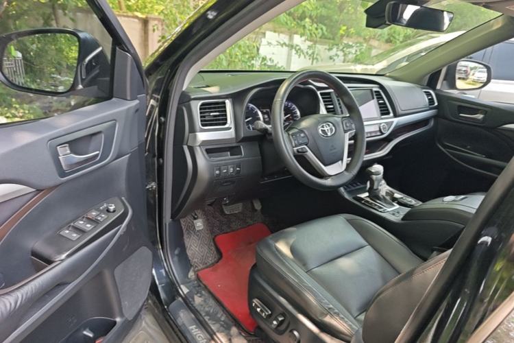 Used Toyota Highlander 2018 2.0T Four-Wheel Drive Luxury Edition 7 Seats China V Emission Standard Driver Seat