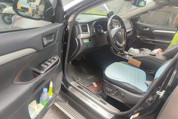Used Toyota Highlander 2018 2.0T Four-Wheel Drive Luxury Edition 7 Seats China V Emission Standard Driver Seat