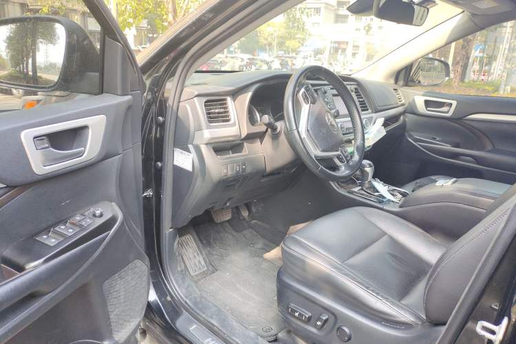 Used Toyota Highlander 2018 2.0T Four-Wheel Drive Luxury Edition 7 Seats China V Emission Standard Driver Seat