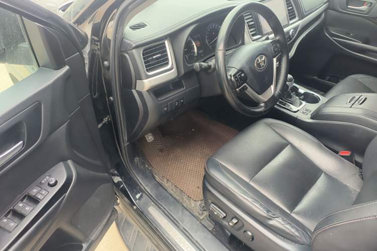 Used Toyota Highlander 2018 2.0T Four-Wheel Drive Luxury Version 7 Seats China VI Standard Driver Seat