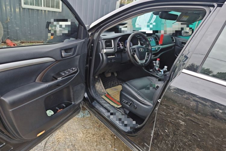 Used Toyota Highlander 2018 2.0T Four-Wheel Drive Luxury Edition 7 Seats China V Emission Standard Driver Seat