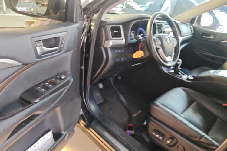 Used Toyota Highlander 2018 2.0T Four-Wheel Drive Luxury Version 7 Seats China VI Standard Driver Seat