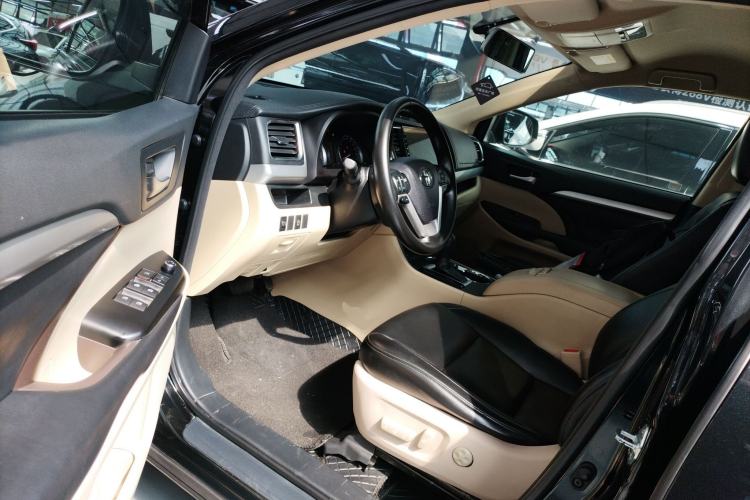 Used Toyota Highlander 2018 2.0T Two-Wheel Drive Elite Edition 7 Seats Emission Standard China V Driver Seat