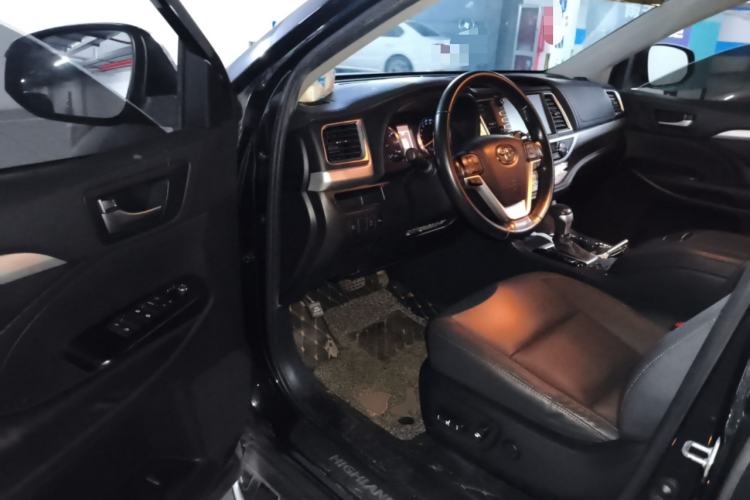 Used Toyota Highlander 2018 2.0T Four-Wheel Drive Luxury Version 7 Seats China VI Standard Driver Seat