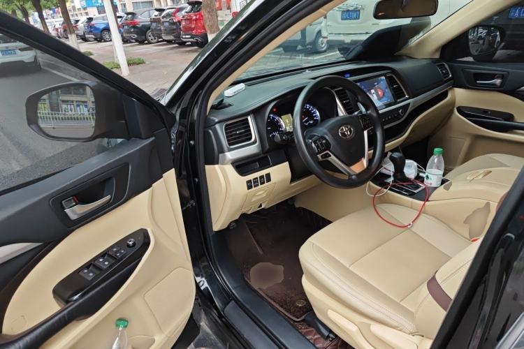 Used Toyota Highlander 2018 2.0T Two-Wheel Drive Elite Edition 7 Seats China VI Standard Driver Seat