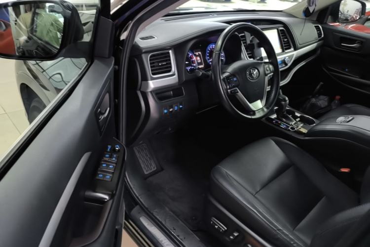 Used Toyota Highlander 2018 2.0T Four-Wheel Drive Luxury Version 7 Seats China VI Standard Driver Seat