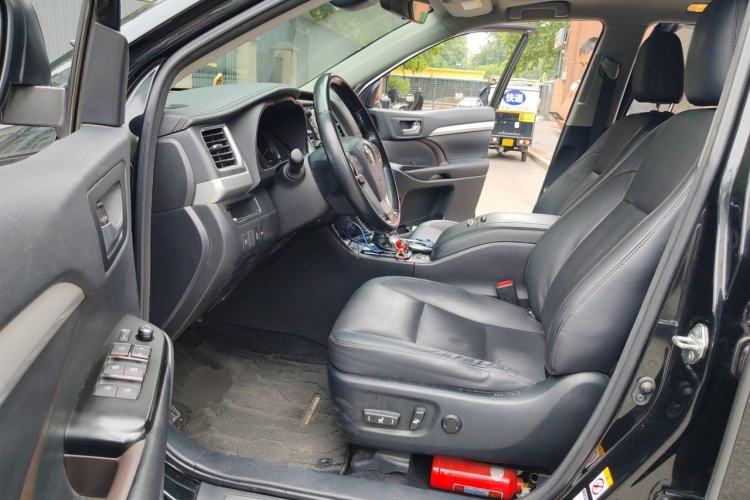 Used Toyota Highlander 2018 2.0T Four-Wheel Drive Luxury Version 7 Seats China VI Standard Driver Seat