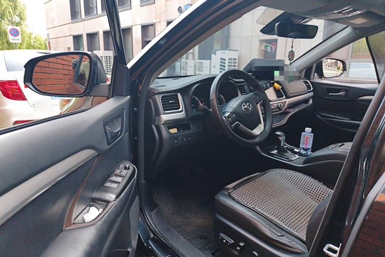 Used Toyota Highlander 2018 2.0T Four-Wheel Drive Luxury Edition 7 Seats China V Emission Standard Driver Seat