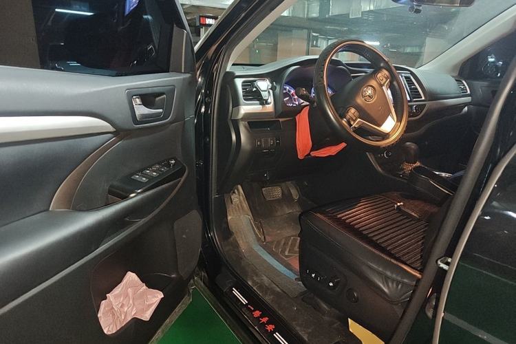 Used Toyota Highlander 2018 2.0T Four-Wheel Drive Luxury Version 7 Seats China VI Standard Driver Seat