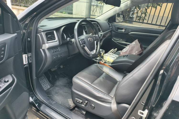 Used Toyota Highlander 2018 2.0T Four-Wheel Drive Supreme Edition 7-Seater China VI Driver Seat
