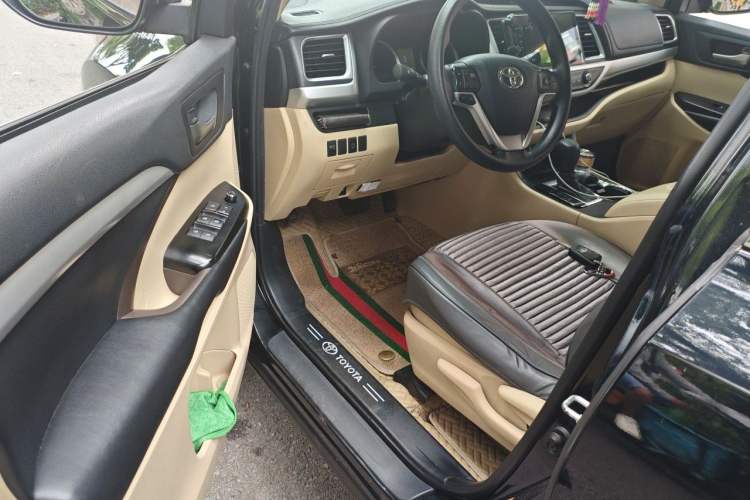 Used Toyota Highlander 2018 2.0T Two-Wheel Drive Elite Version 5 Seats China VI Standard Driver Seat