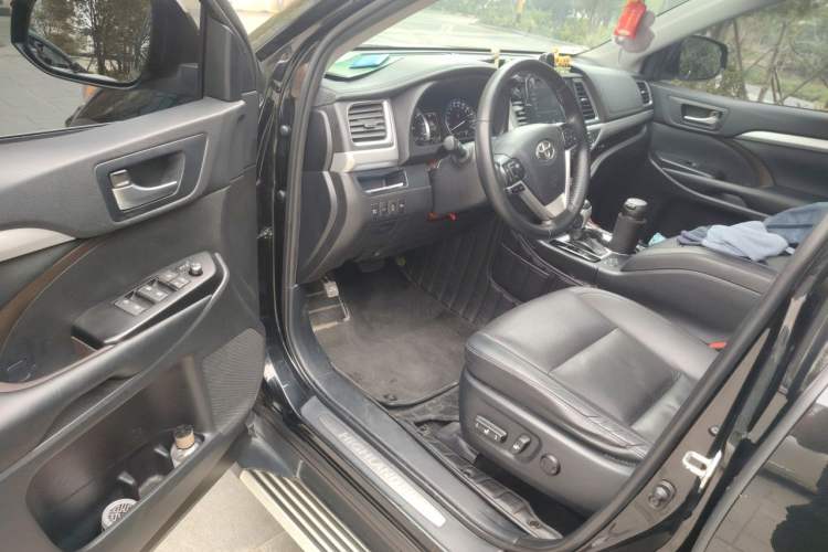 Used Toyota Highlander 2018 2.0T Four-Wheel Drive Prestige Version 7 Seats China VI Standard Driver Seat