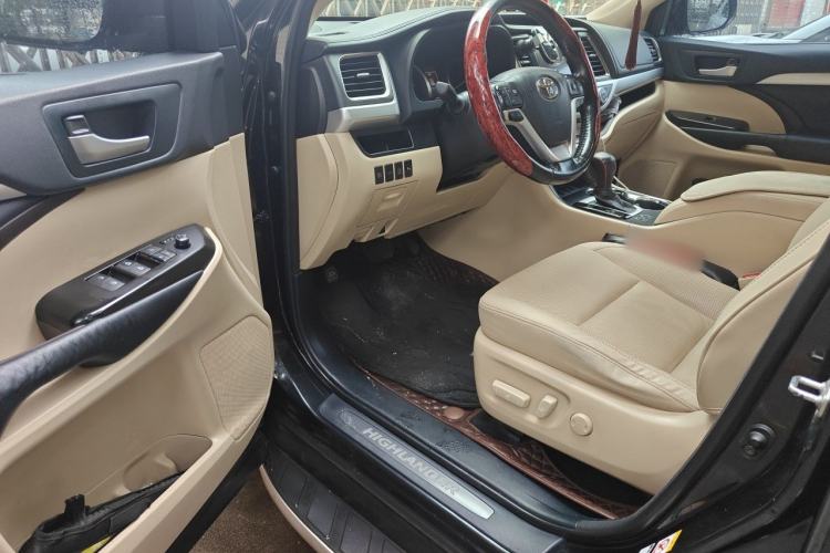 Used Toyota Highlander 2018 2.0T Four-Wheel Drive Prestige Version 7 Seats China VI Standard Driver Seat